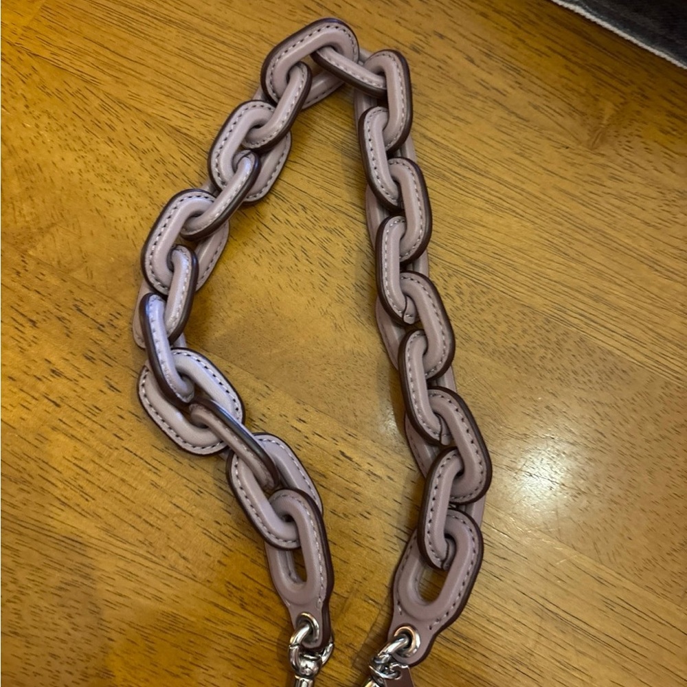 SOLD🌸🌸🌸Coach leather short chain strap